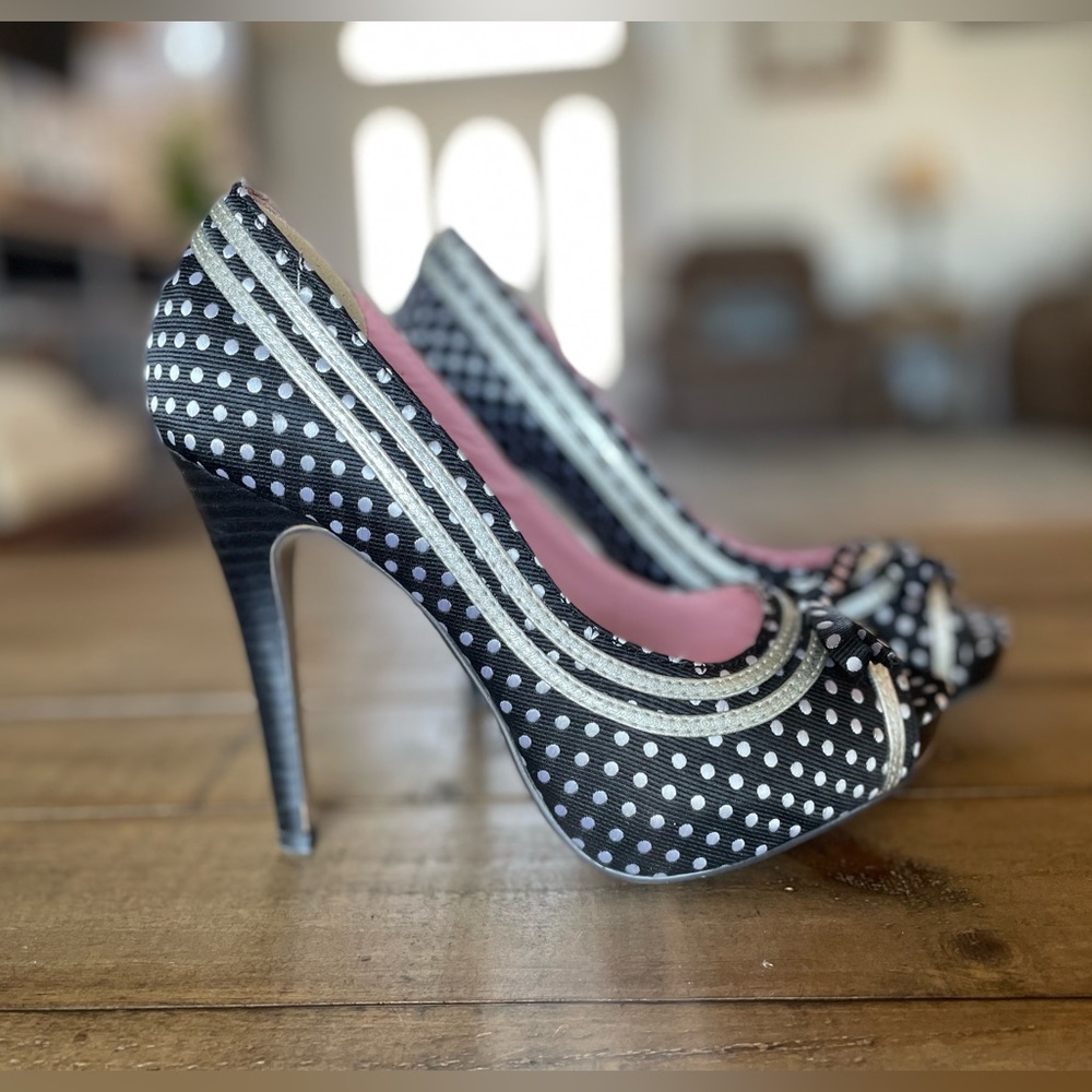 Women’s Black and White Heels, Black & White Platform Peep toe Heels.
